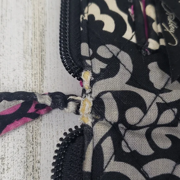 Loved Vera Bradley Canterbury Magenta fold zipup wristlet - Picture 6 of 12